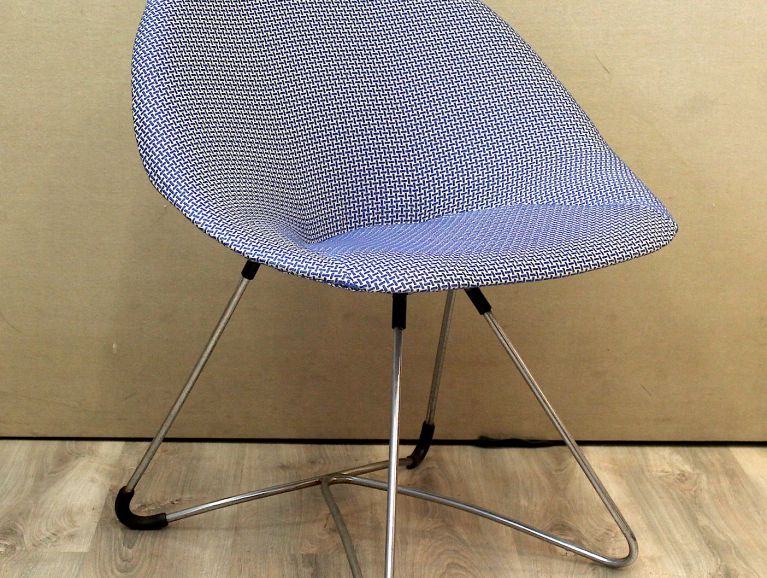 Complète réfection a 40s Designer Chair Mauser Werke - Fabric editor Osborne & Little Saphir Stone
