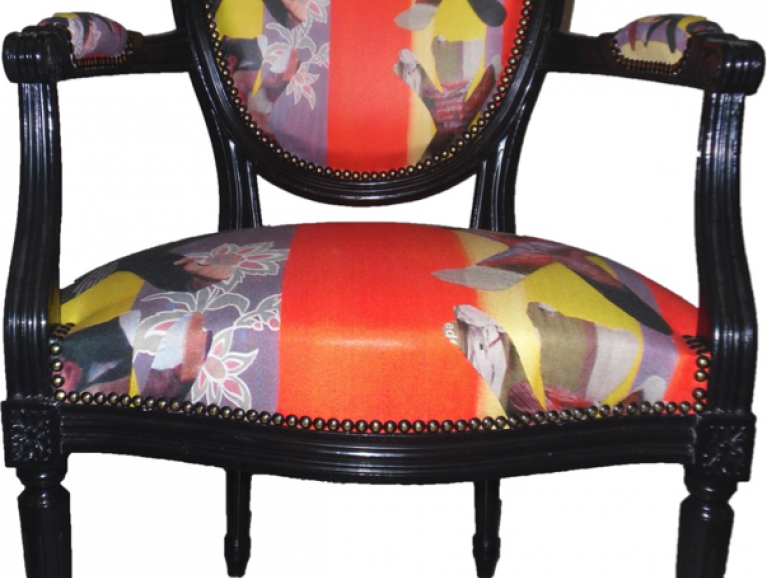 Réfection d'un fauteuil Cabriolet Louis XVI - Tissu éditeur Berno finition cloutée
