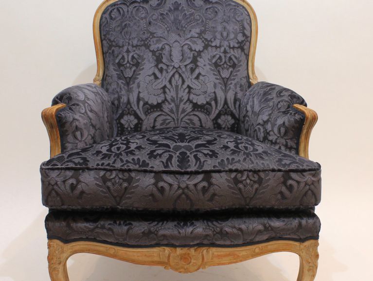 Cover of a Regence cushion chair - Fabric editor Lelievre double piping finish The Passementeries of the Ile de France