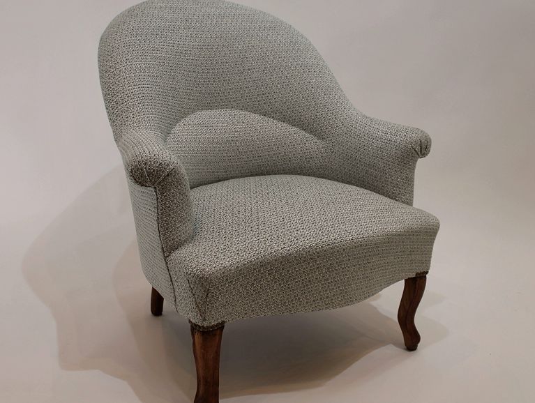 Réfection complète d'un fauteuil modèle Crapaud - Tissu de l'éditeur Manuel Canovas