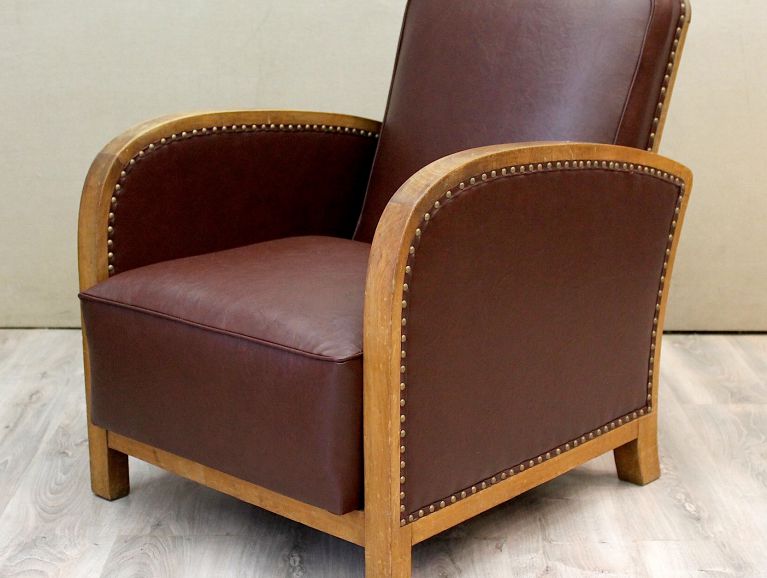 Complete refection of an Art Deco armchair in imitation leather calf Coffee color of the collection Thannerie of the editor Casal finishing galon and nails