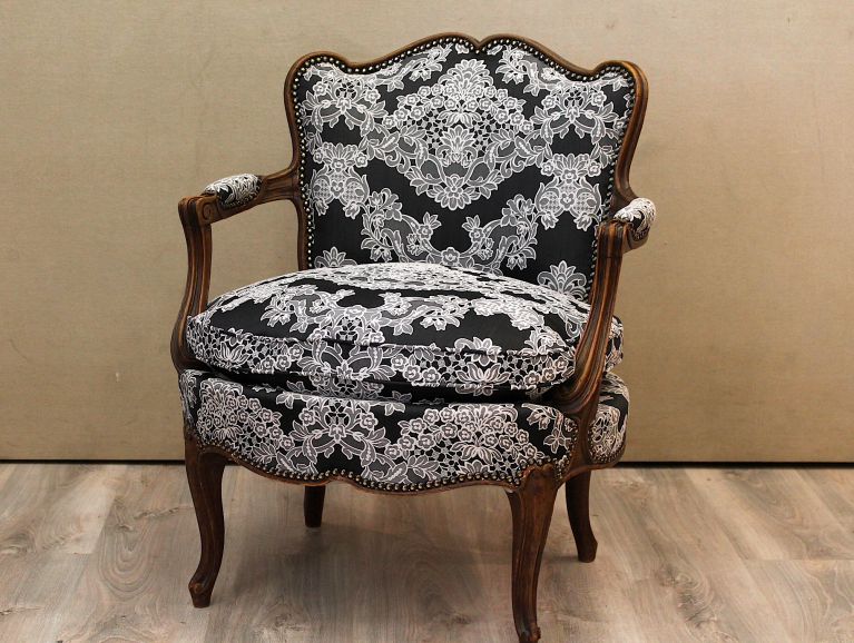Complète refection of a Louis XV armchair - Fabric Christian Lacroix edited by Designers Guild  Macarena - Oscuro finish studded model Bronze Renaissance