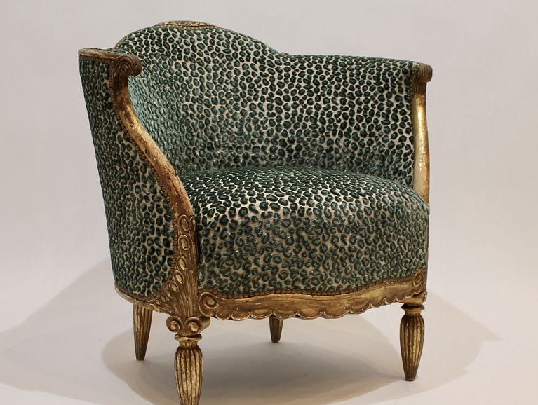 Réfection complète d'un fauteuil Art Déco - Tissu de l'éditeur Colfax & Fowler finition cloutée