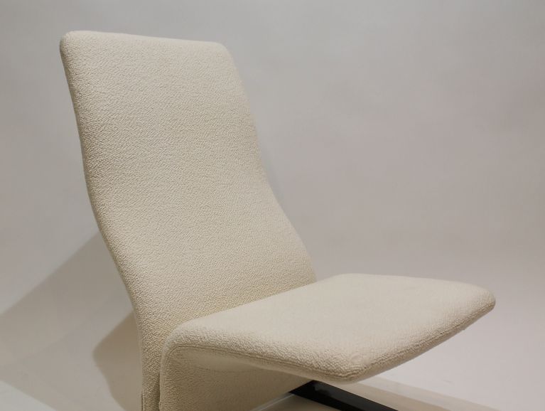 Réfection complète d'un fauteuil modèle Concorde du designer Pierre Paulin   - Tissu de l'éditeur Larsen