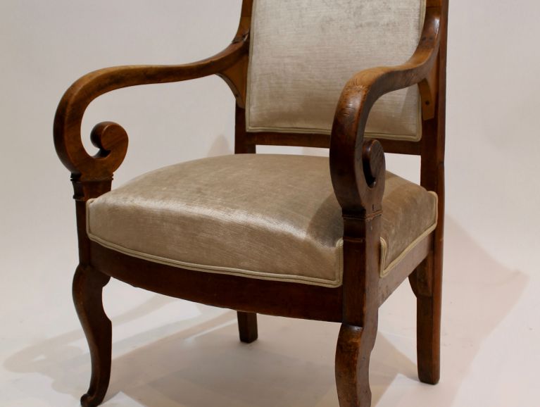Réfection complète d'un fauteuil Restauration - Tissu de l'éditeur Osborne & Little finition double passepoil Houles