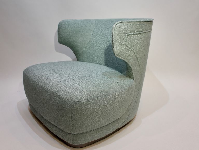 Couverture d'un fauteuil pivotant Baxter du designer Roberto Lazzeroni - Tissu de l'éditeur Manuel Canovas