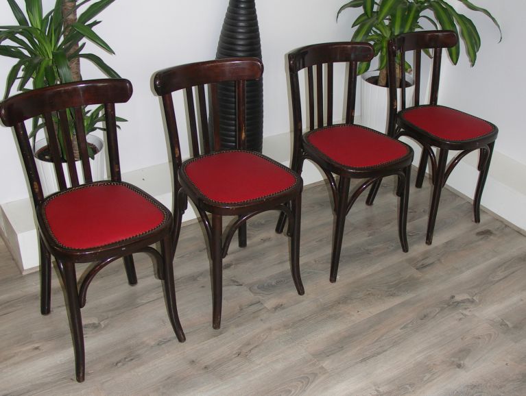 Complete réfection of bistro chairs model Thonet - Fabric editor Lelievre studded finish