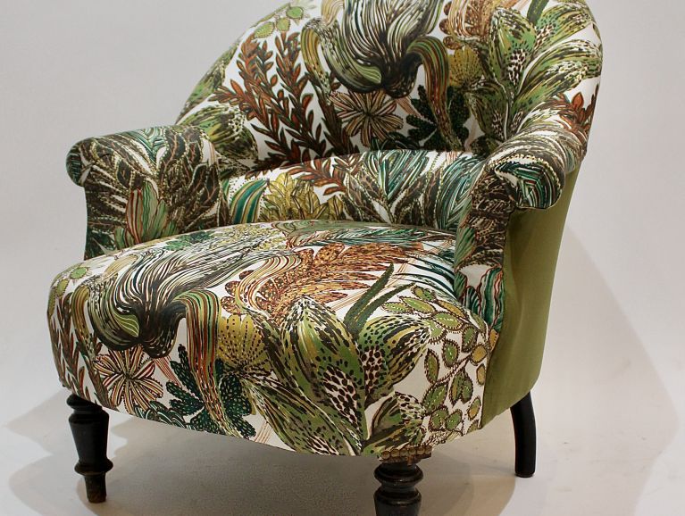 Complete refection of a chair Crapaud - Fabric of the publisher Casamance and Velvet Publisher Froca