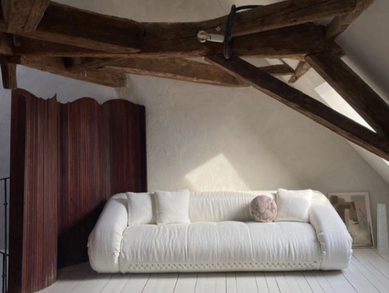 Couverture d'un canapé modèle Anfibio du designer Alessandro Becchi - Tissu de l'éditeur Manuel Canovas