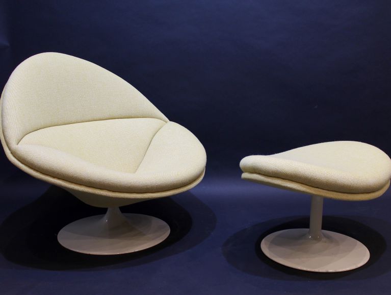 Réfection complète d'un fauteuil et de son ottoman modèle Globe F421 du designer Pierre Paulin - Tissu de l'éditeur Kvadrat
