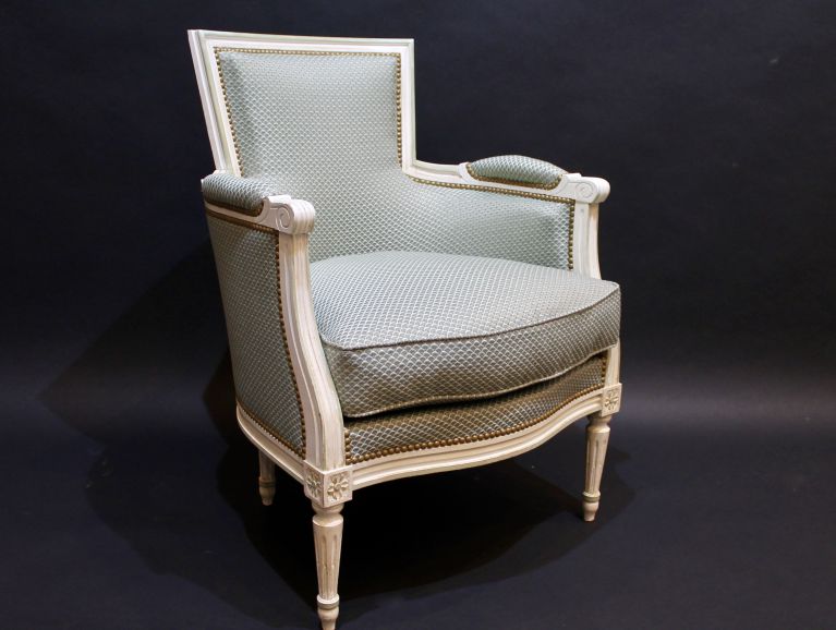 Complete renovation of a Louis XVI Bergère - Fabric by the publisher Nobilis, studded finish
