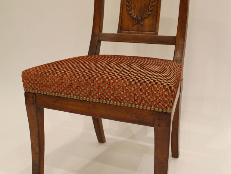 Réfection complète en traditionnelle d'une chaise Empire - Tissu éditeur Nobilis finition cloutée