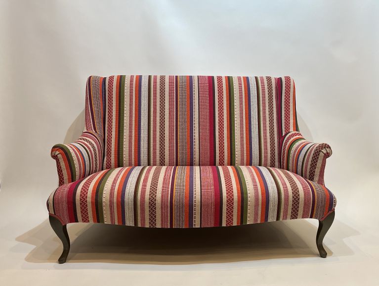 Réfection d'un canapé de style Anglais recouvert d'un tissu de l'éditeur Jane Churchill