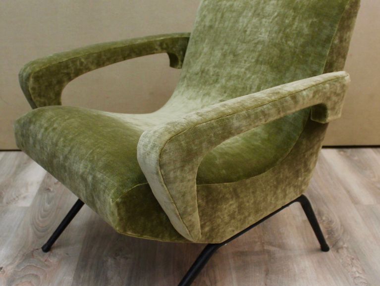 Réfection d'un fauteuil de designer - Tissu éditeur Osborne & Little velours finition Antique