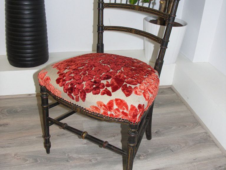 Complete réfection of a Napoleon III Chair - Fabric editor Designers Guild studded finish