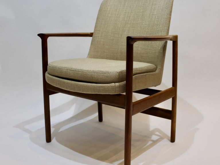 Complete repair of a 1960s armchair by designer Ib Kofod Larsen covered with a fabric from the publisher Osborne & Little