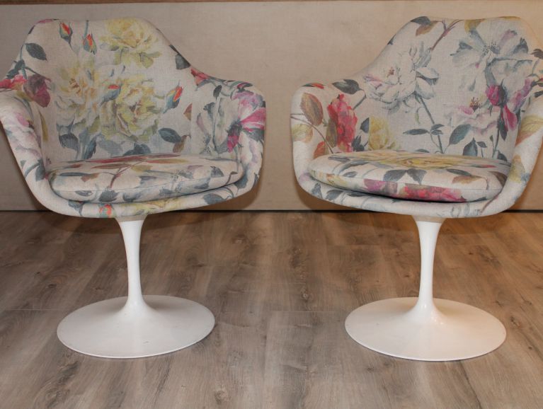 Complete réfection of a pair of chairs by designer Eero Saarinen - Fabric editor Designers Guild