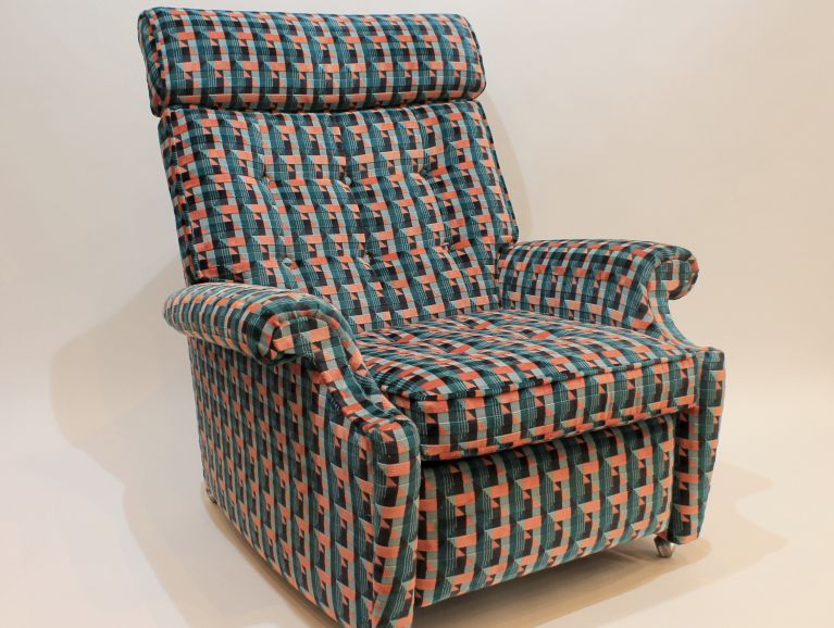 Complete refection of a reclining chair Model N30-PK 1130 Parker Knoll - Fabric of the publisher Kirkby Design