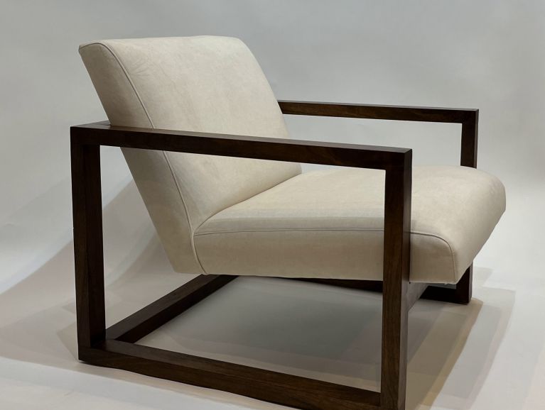 Couverture d'un fauteuil modèle Marcelo du designer Luca Fornasarig - Tissu de l'éditeur Lelievre
